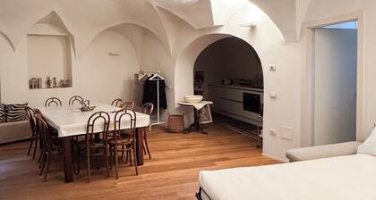 City Center Elegant Renovated Tavern