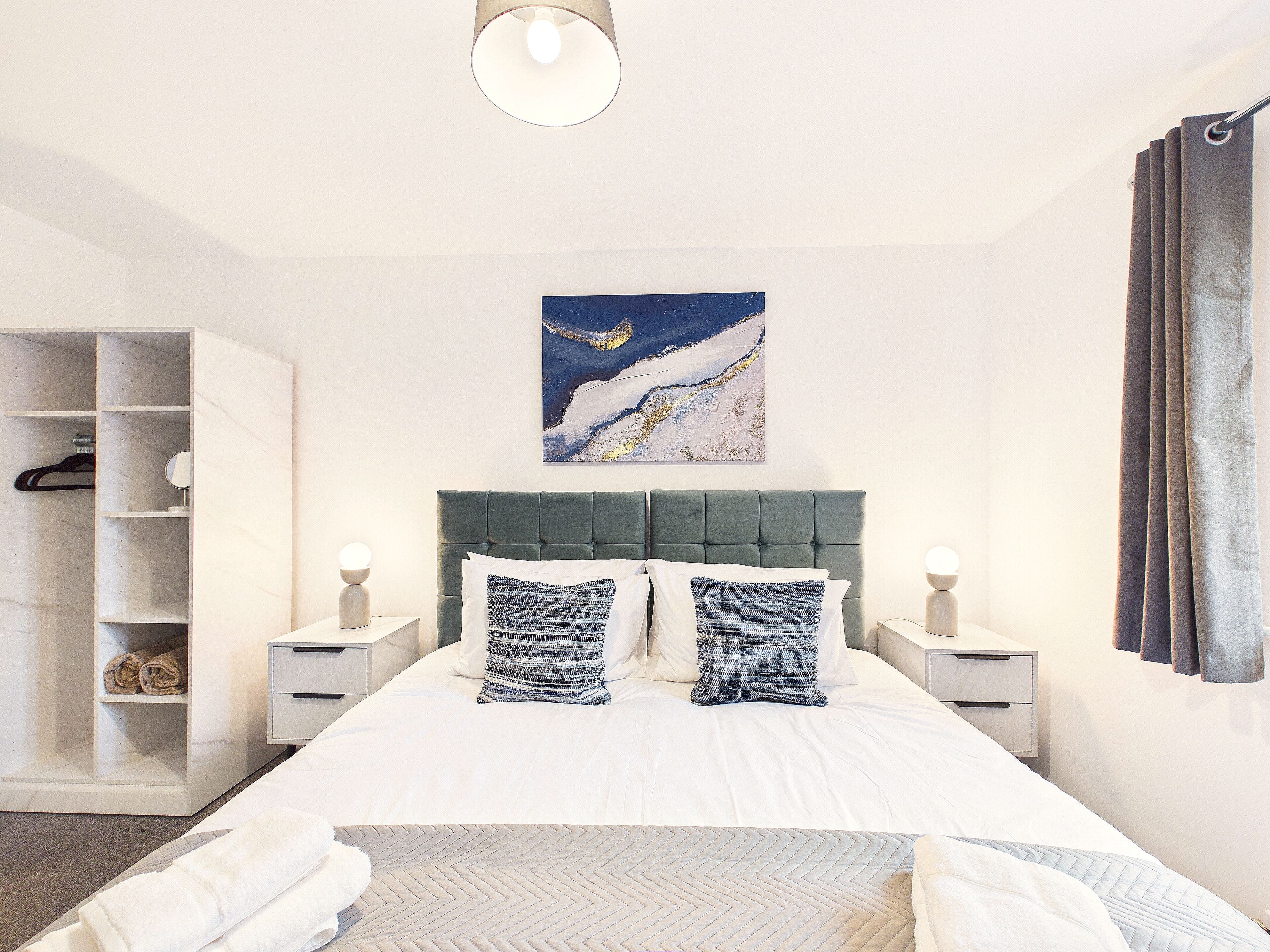 3 bedrooms, desk, iron/ironing board, free WiFi