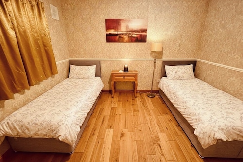 Comfortable Room with 2 Beds + Extra Mattress