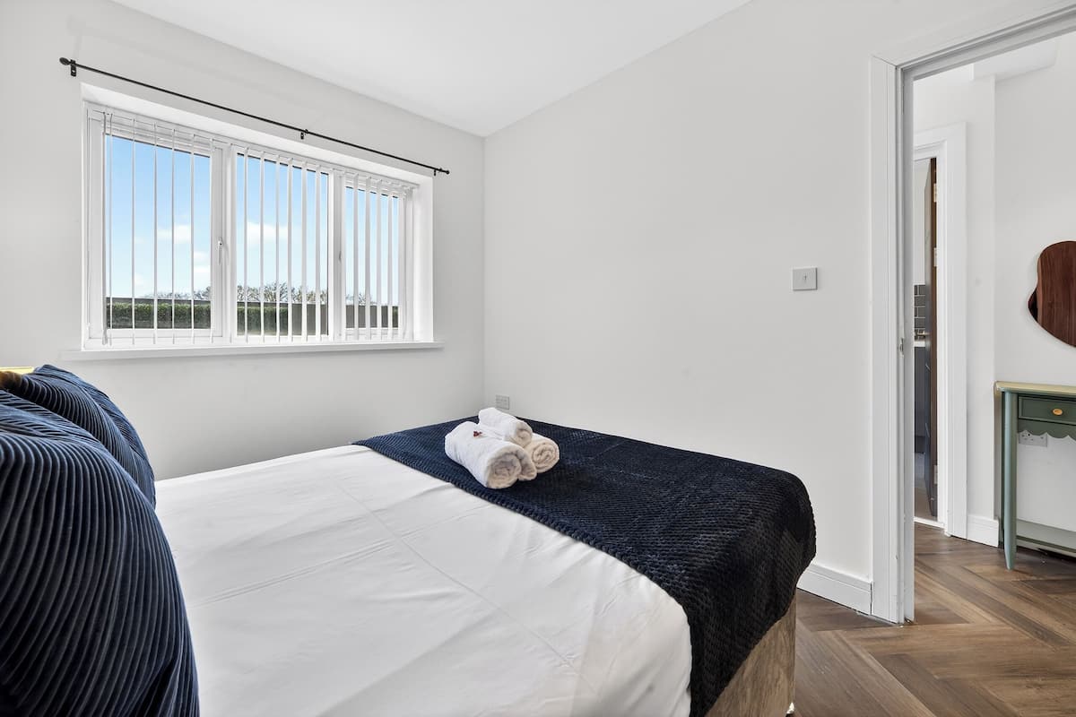 Desk, laptop workspace, free WiFi