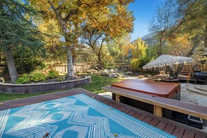 Outdoor dining - Moonlight Mountain House near Sequoia National Park  (Three Rivers)