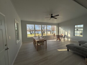 Dining - 3-bedroom house in amazing Huntsville with cool AC (Huntsville)