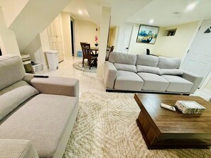 Living area - Perfect house for peaceful leaving in Glen Oaks, Queens (Glen oaks)