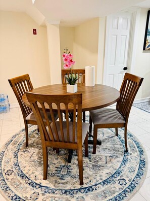 Dining - Perfect house for peaceful leaving in Glen Oaks, Queens (Glen oaks)