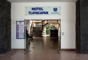 Family Room | Free WiFi, bed sheets - Centro Vacacional Oaxtepec (Oaxtepec)