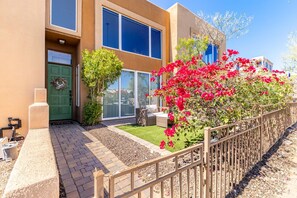 Exterior - Spacious 2 Bed/2 Bath Townhome w/Patios + Views (Fountain Hills)