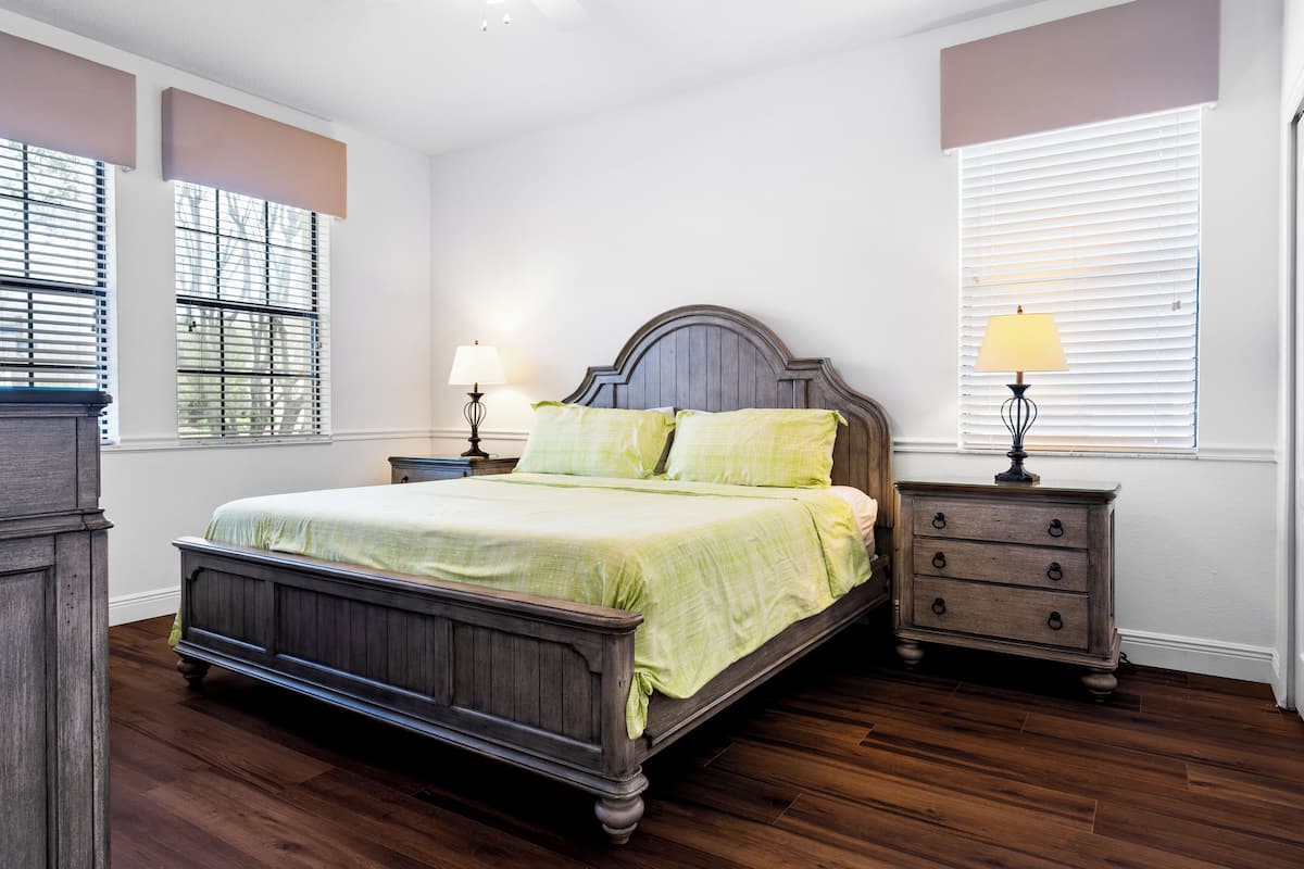 Casa, 6 habitaciones, alberca privada | Muebles diferentes, escritorio y cortinas blackout