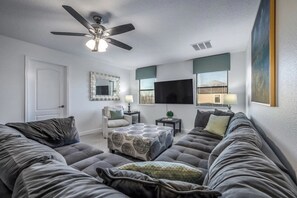 55-inch Smart TV with digital channels - Six BR Home at ChampionsGate Resort (Four Corners)