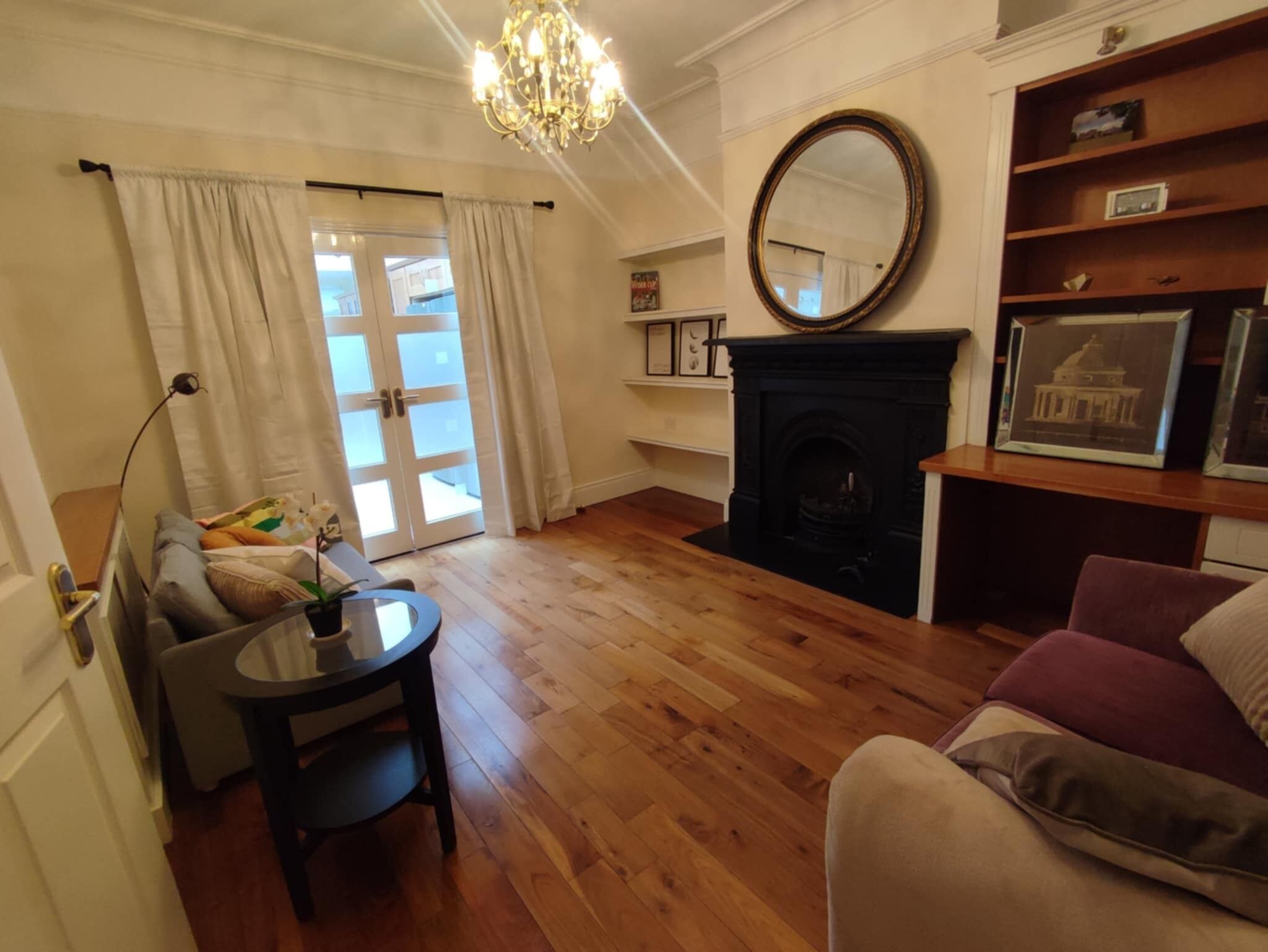 TV, fireplace