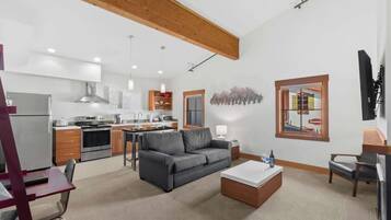 Fernseher, Kamin, Arbeitsbereiche