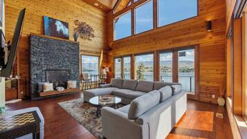 Télévision, cheminée, espaces bureaux