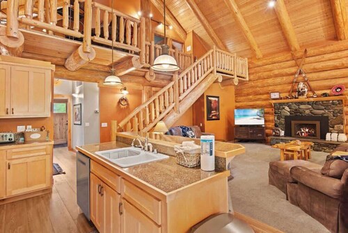 Private lodge with stunning mountain views
