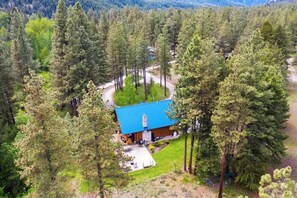 Exterior - Private lodge with stunning mountain views (Leavenworth)