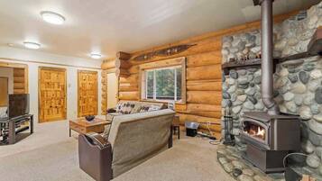 TV, lareira, videogames