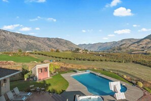 Pool - Secluded retreat with panoramic lake views (Manson)