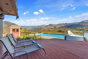 Pool - Secluded retreat with panoramic lake views (Manson)