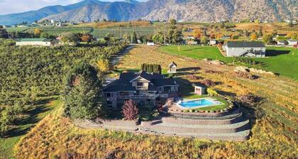 Secluded retreat with panoramic lake views