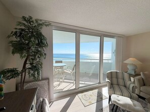 Living area - Seabreezes of Odessa - Directly on the beach - Gulf Front NEW LISTING!!! (Pensacola)