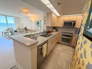 Microwave, oven, stovetop, dishwasher - Seabreezes of Odessa - Directly on the beach - Gulf Front NEW LISTING!!! (Pensacola)
