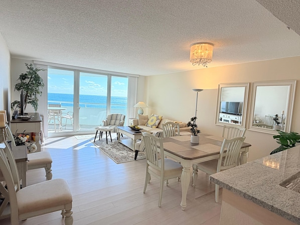 Interior - Seabreezes of Odessa - Directly on the beach - Gulf Front NEW LISTING!!! (Pensacola)