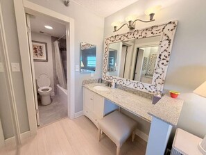 Hair dryer, towels, soap, toilet paper - Seabreezes of Odessa - Directly on the beach - Gulf Front NEW LISTING!!! (Pensacola)