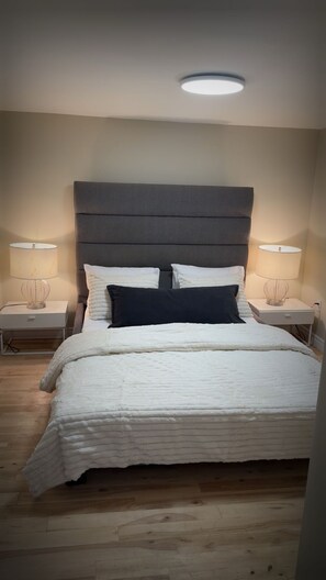 2 bedrooms, iron/ironing board, WiFi, bed sheets - 2-bedroom apartment, Montreal Ahuntics ( 5 min from Parc de visitation) (Montréal)