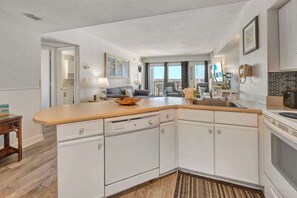 Fridge, microwave, oven, stovetop - High Floor, 2BR, Pools, Ocean Views, Palace Resort (Myrtle Beach)