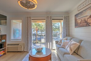 Smart TV, books - Stunning OCEANVIEW from your private balcony! New Listing SPECIAL!!! (Hilton Head Island)
