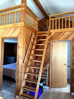 Room - Cozy Guesthouse with Beautiful Mountain Views! (Ta Ta Creek)