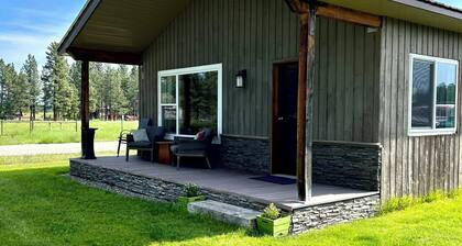 Cozy Guesthouse with Beautiful Mountain Views!