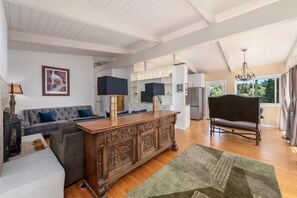 Smart TV - Luxury 3BR/3BA San Rafael Getaway • Decks & Views (San Rafael)