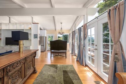 Luxury 3BR/3BA San Rafael Getaway • Decks & Views