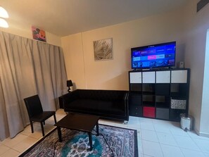 Living area - Studio Apartment G20 Dxb HomeX (Dubai)
