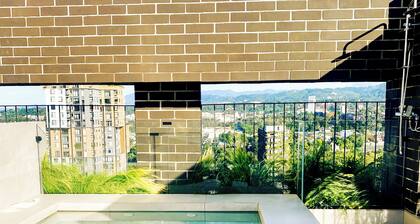 Modern Apt z:10+jacuzzi+laundry+AC+GYM@GTCity