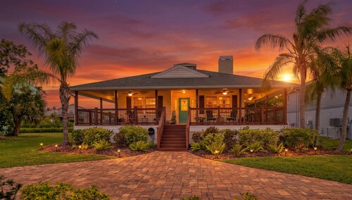 Waterfront key west style Coastal retreat/Near Beaches & Ellenton Outlets