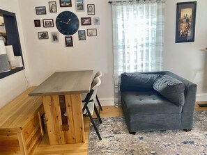 Living area - Welcome to this adorable ranch in Bay View, featuring large fenced in backyard! (Milwaukee)