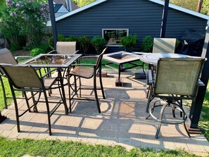 Outdoor dining - Welcome to this adorable ranch in Bay View, featuring large fenced in backyard! (Milwaukee)