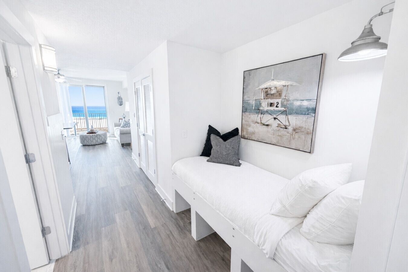 Travel cot, WiFi, bed sheets