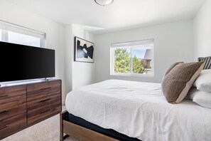 3 bedrooms, desk, iron/ironing board, WiFi