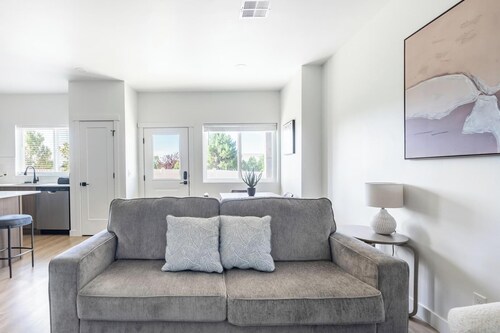 Landing | Beautiful 3BD, Gym, Clubhouse