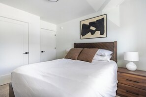 3 bedrooms, desk, iron/ironing board, WiFi