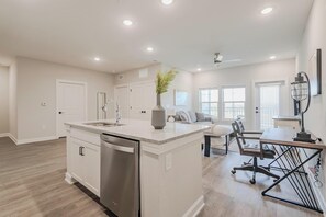 Interior - Landing | Stunning 1BD, Pool (Tice)