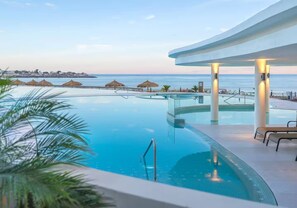 A heated pool - NEW Sonoran Star Luxury condo 2BD, 2BA (Puerto Peñasco)