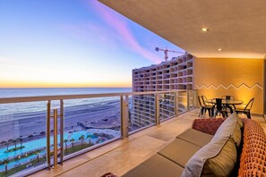 Outdoor dining - NEW Sonoran Star Luxury condo 2BD, 2BA (Puerto Peñasco)