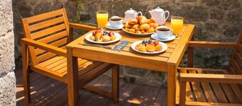 Charming fisherman's cottage a stone's throw from the port