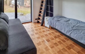 4 quartos, ferros/tábuas de passar roupa, berço de viagem