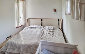 4 makuuhuonetta, silitysrauta/-lauta, vauvan matkasänky, ilmainen Wi-Fi