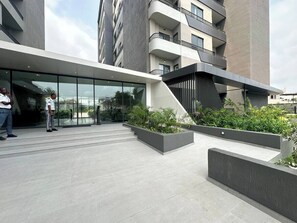 Exterior detail - Peravi Suites at The Bantree (Accra)