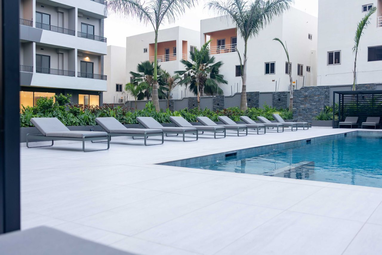 Outdoor pool, free cabanas, pool umbrellas