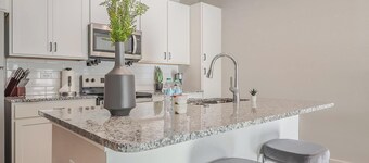 Landing | Amazing 1BD, Pool, Game Room